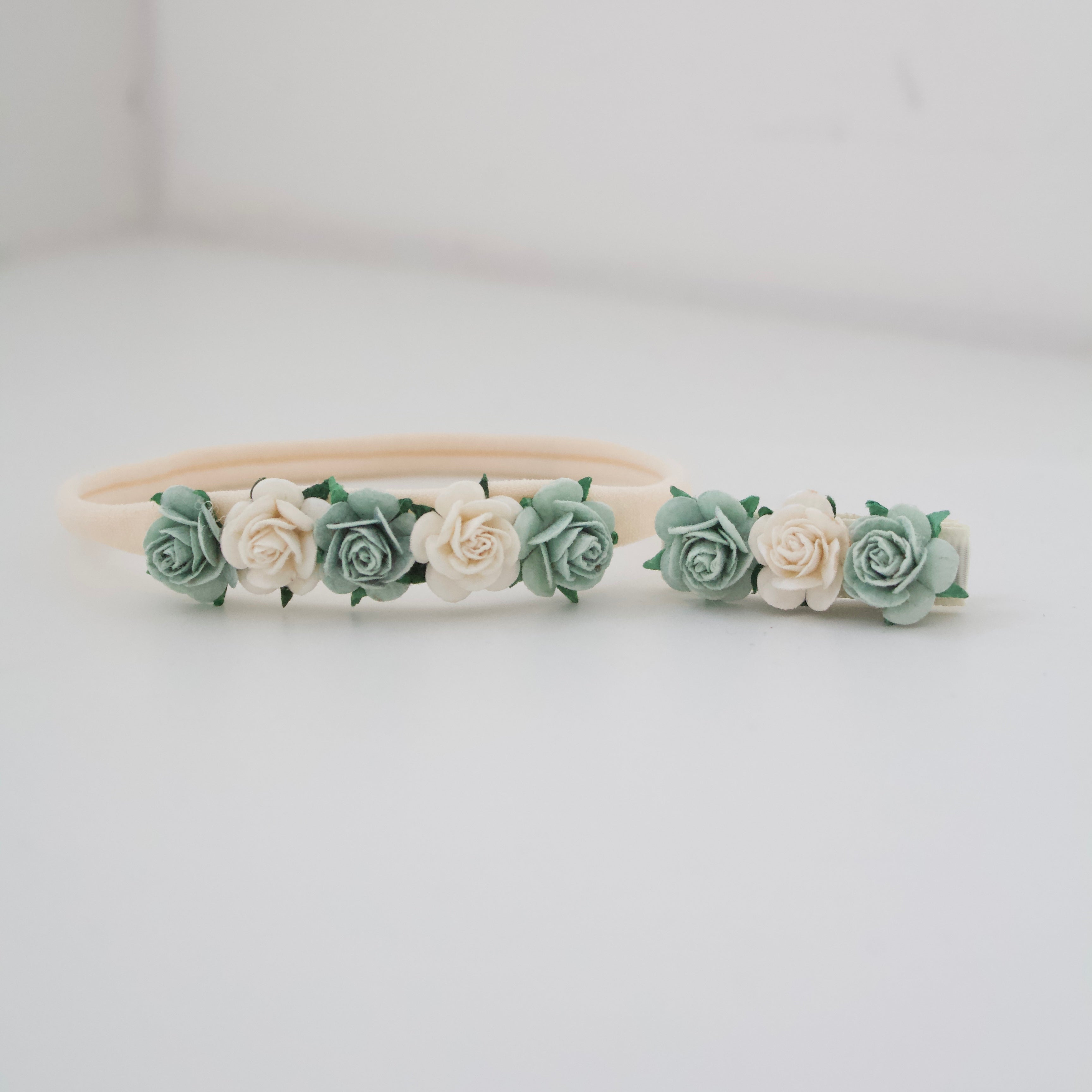 Delicate sage & cream daisy flowers | Clip or headband