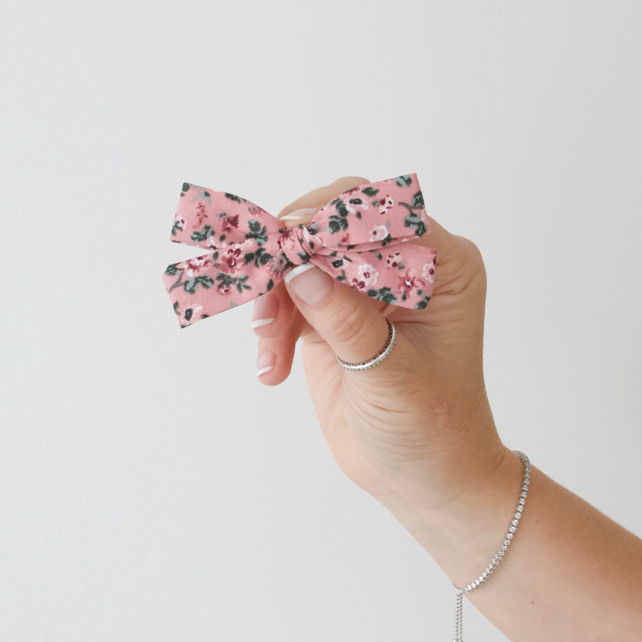 Nora | Timeless bow