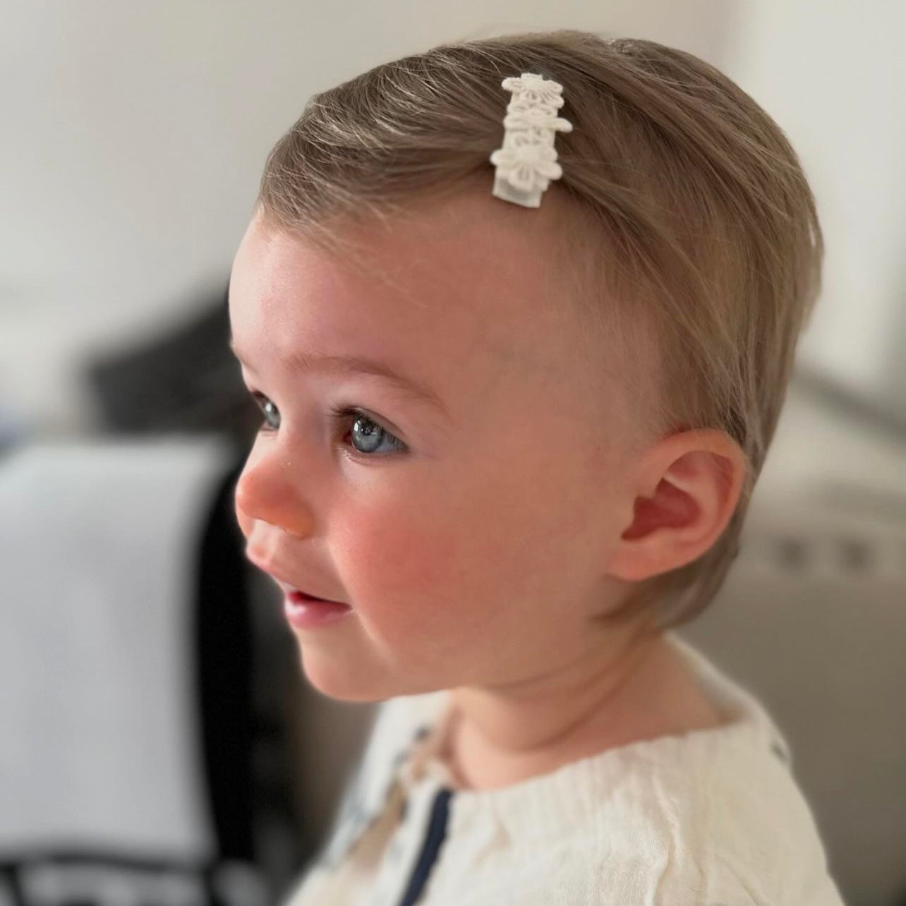 Delicate cream daisy flowers | Clip or headband