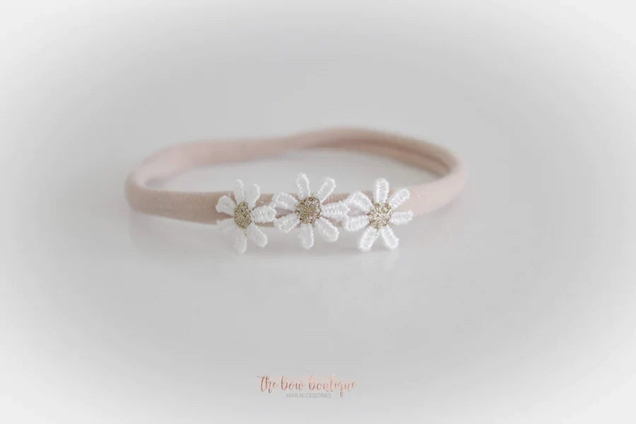 Delicate daisy flowers | Clip or headband