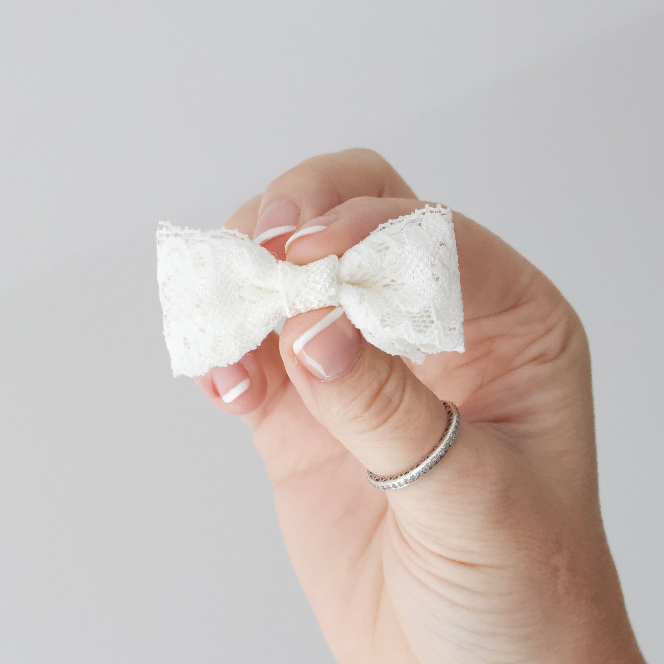 Ivory lace pinch bow clip | Occasion