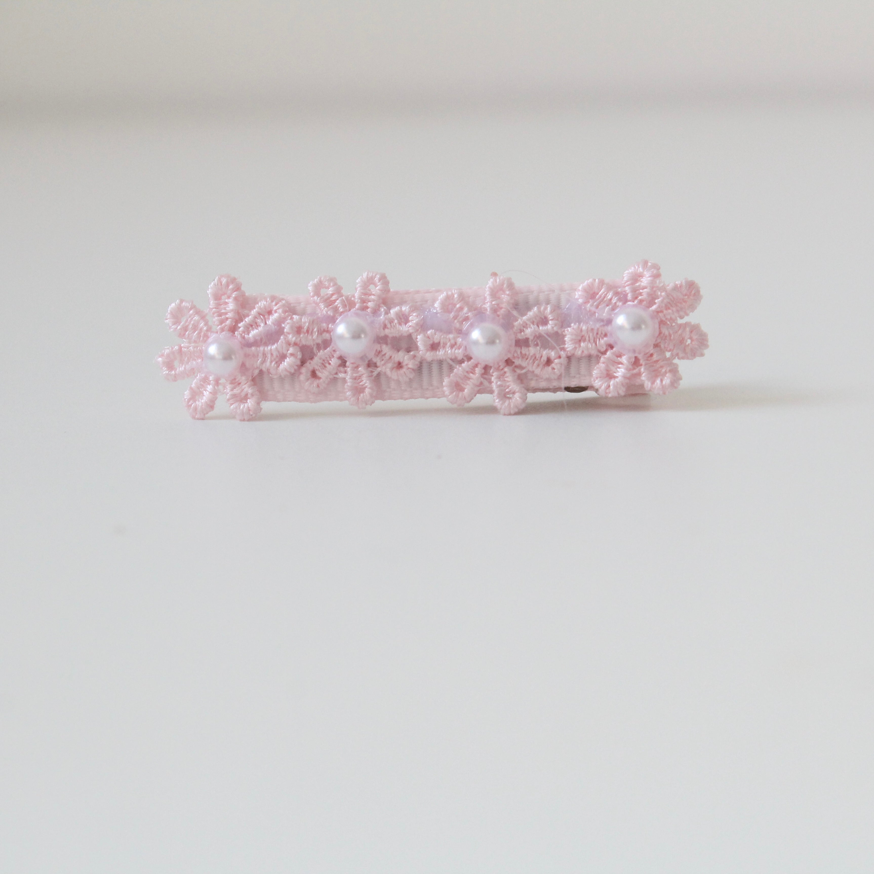 Delicate daisy & pearl  flowers | Clip or headband | 2 Colours