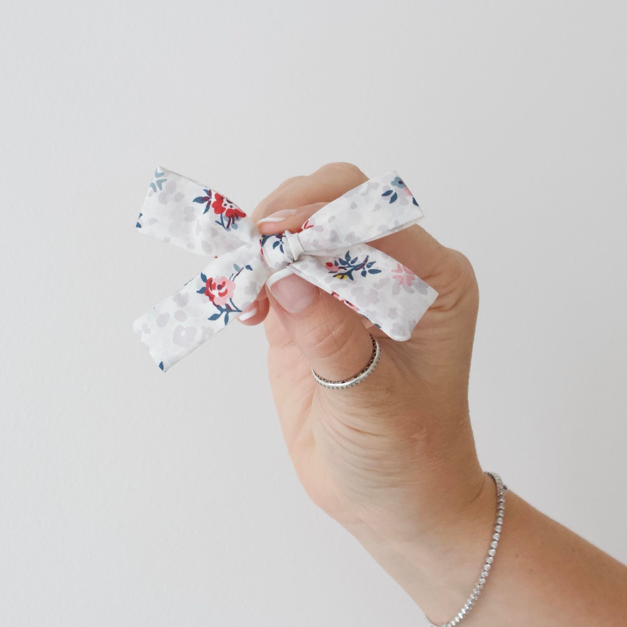 Isabella | Timeless bow