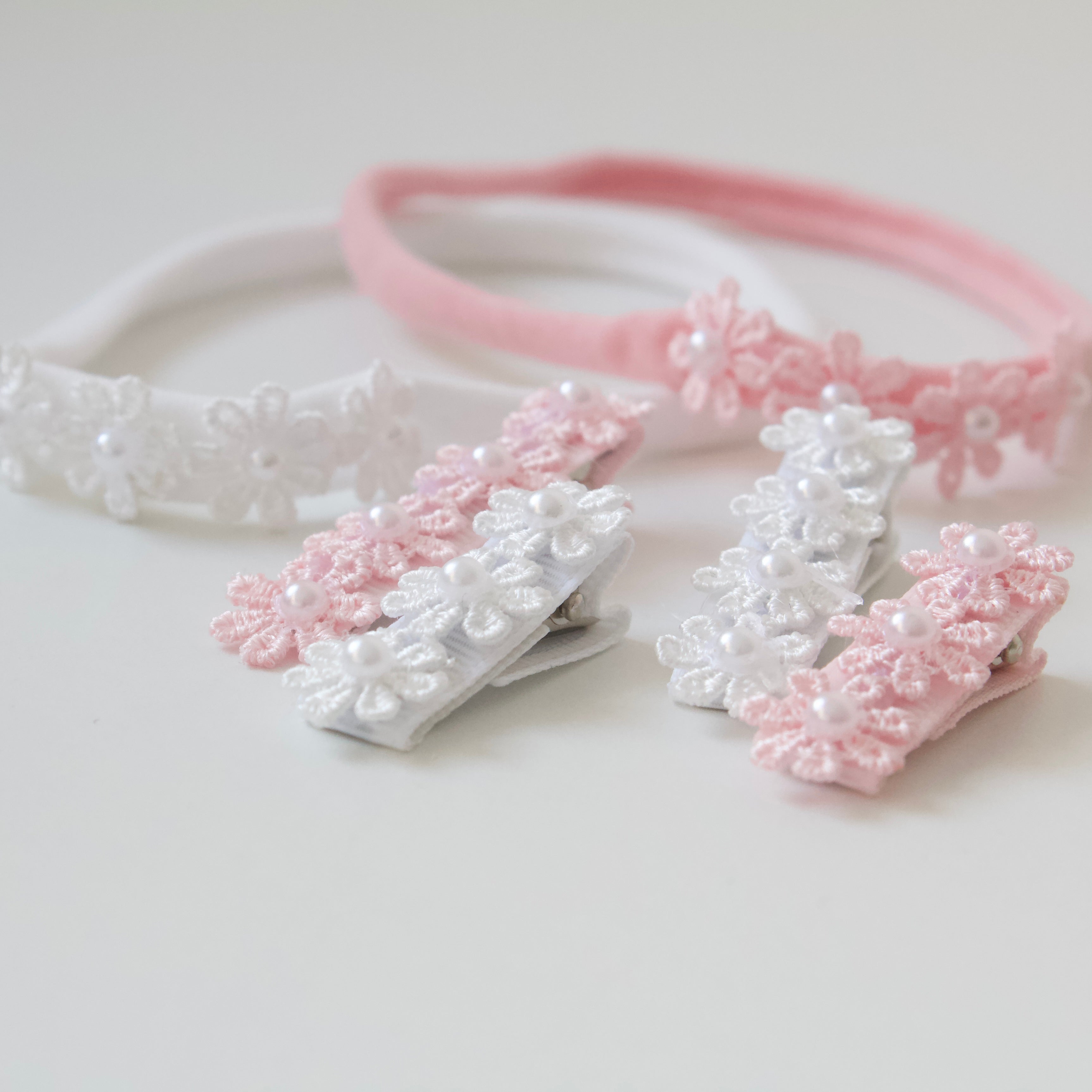 Delicate daisy & pearl  flowers | Clip or headband | 2 Colours