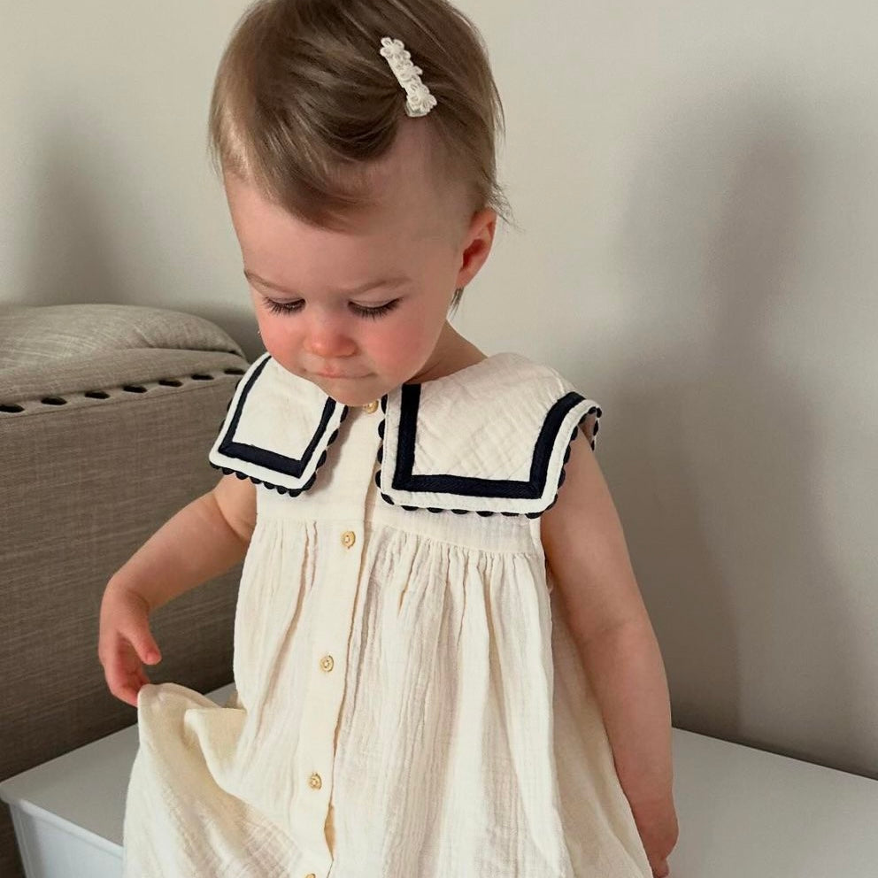 Delicate cream daisy flowers | Clip or headband