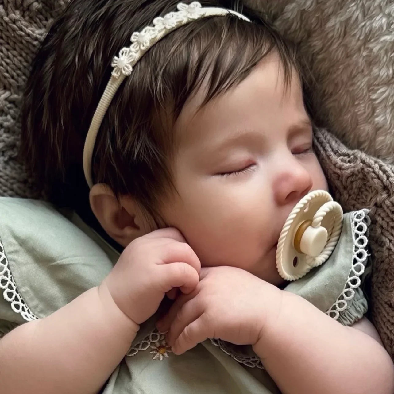 Delicate cream daisy & pearl  flowers | Clip or headband