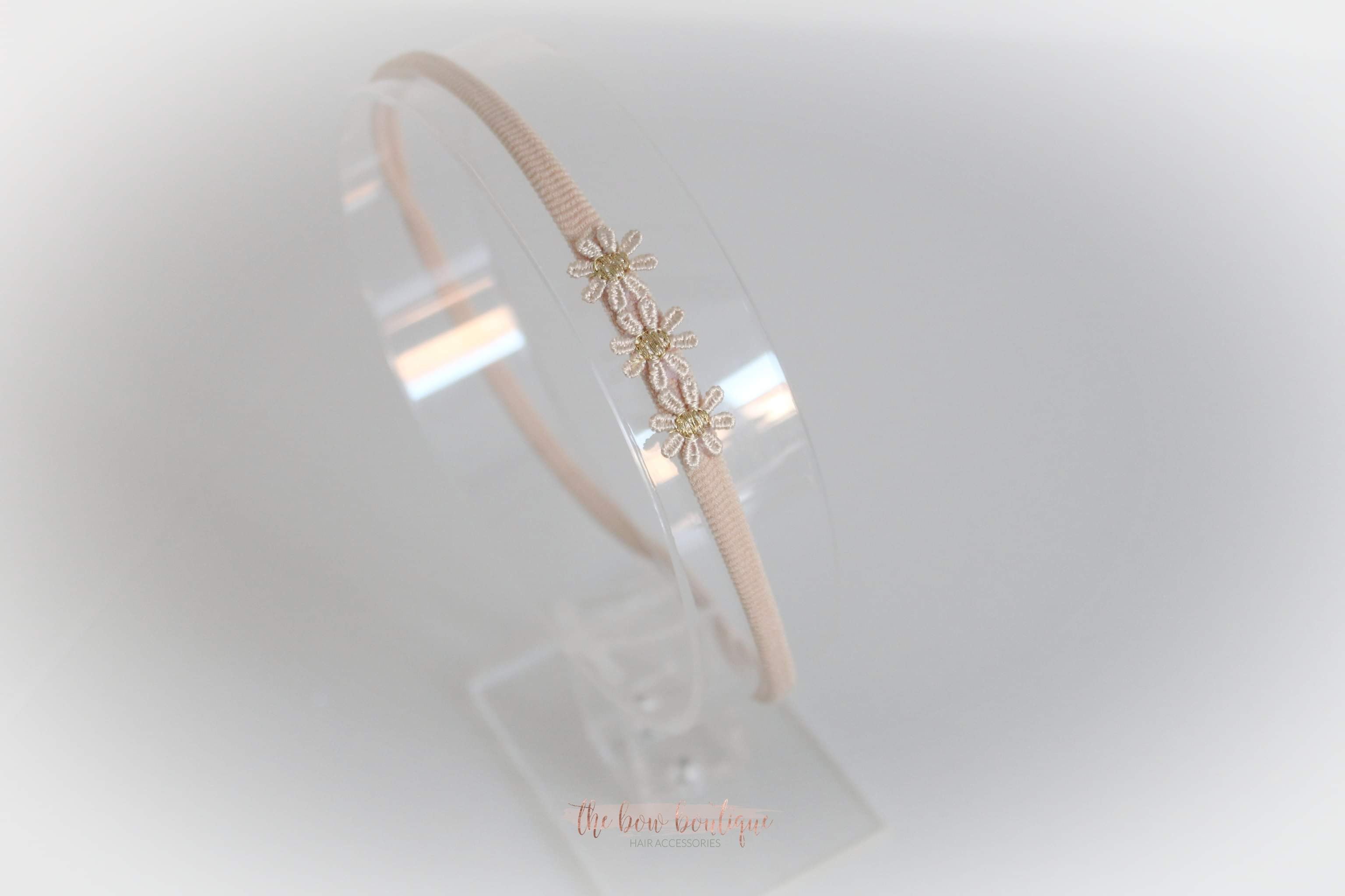 Delicate beige & gold daisy flowers | Clip or headband