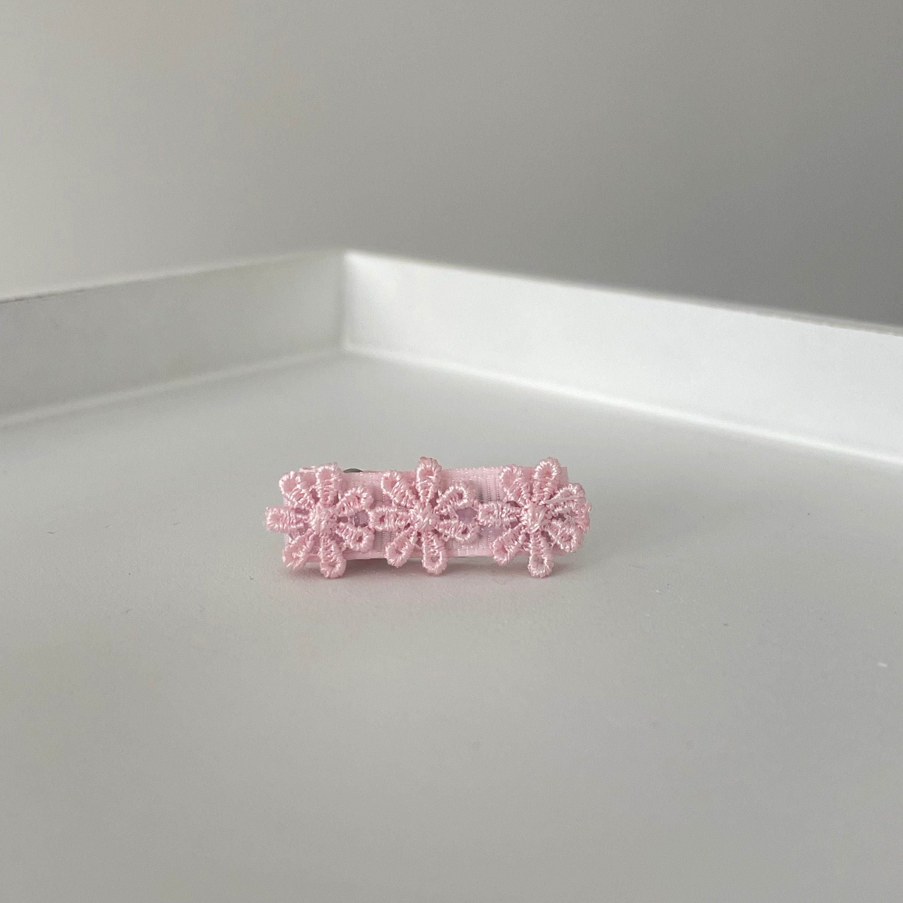 Delicate pink daisy flowers | Clip or headband