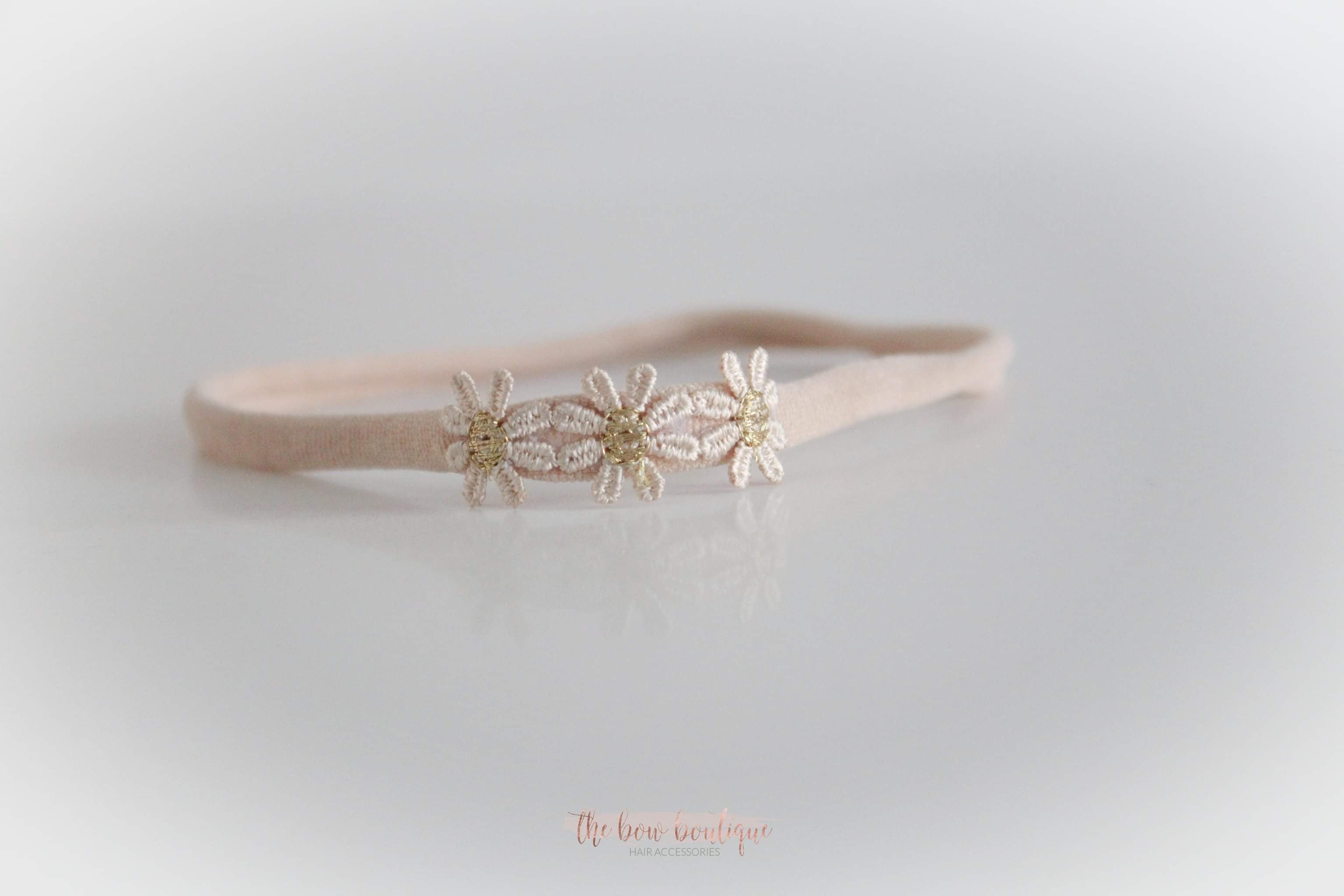 Delicate beige & gold daisy flowers | Clip or headband