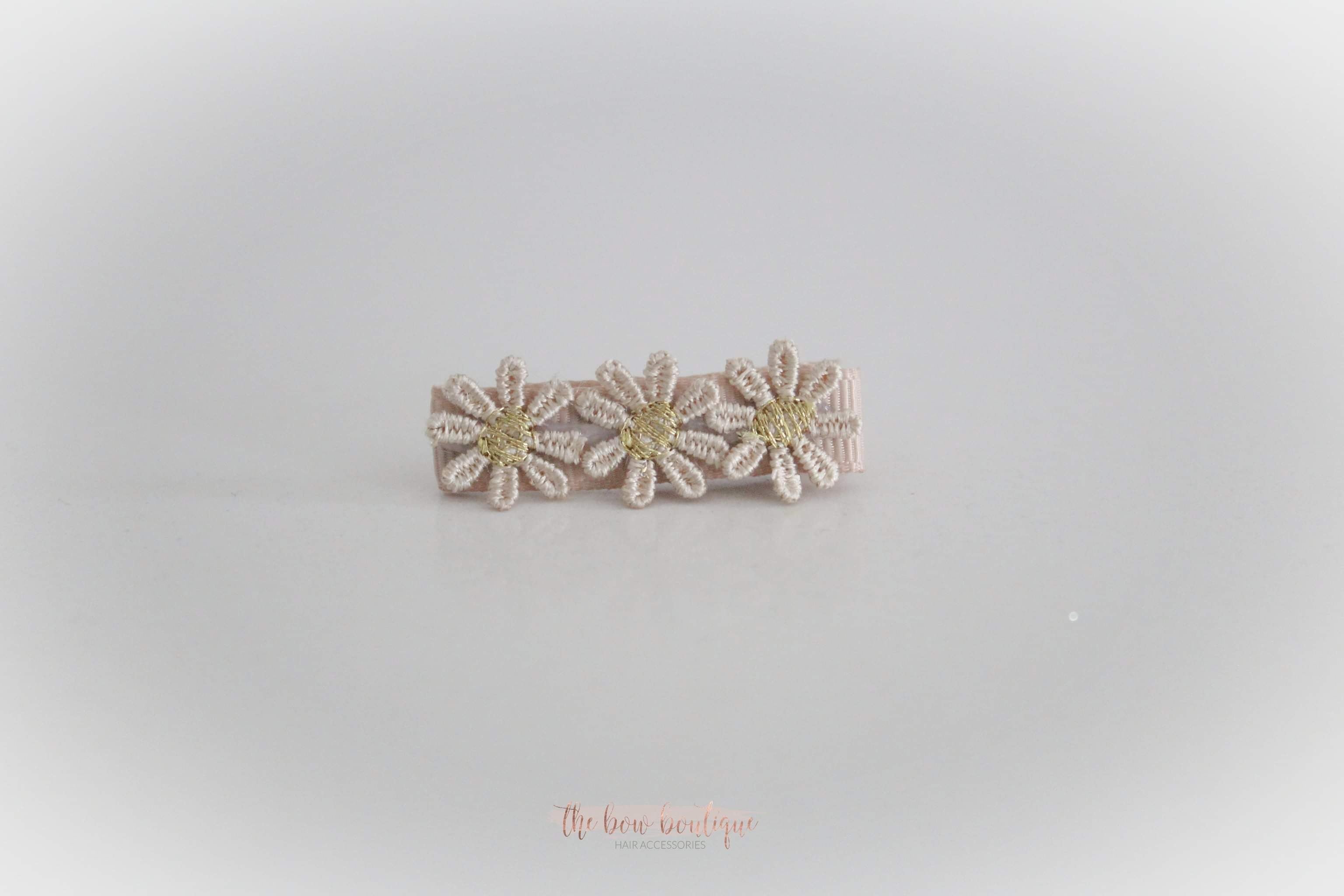 Delicate beige & gold daisy flowers | Clip or headband