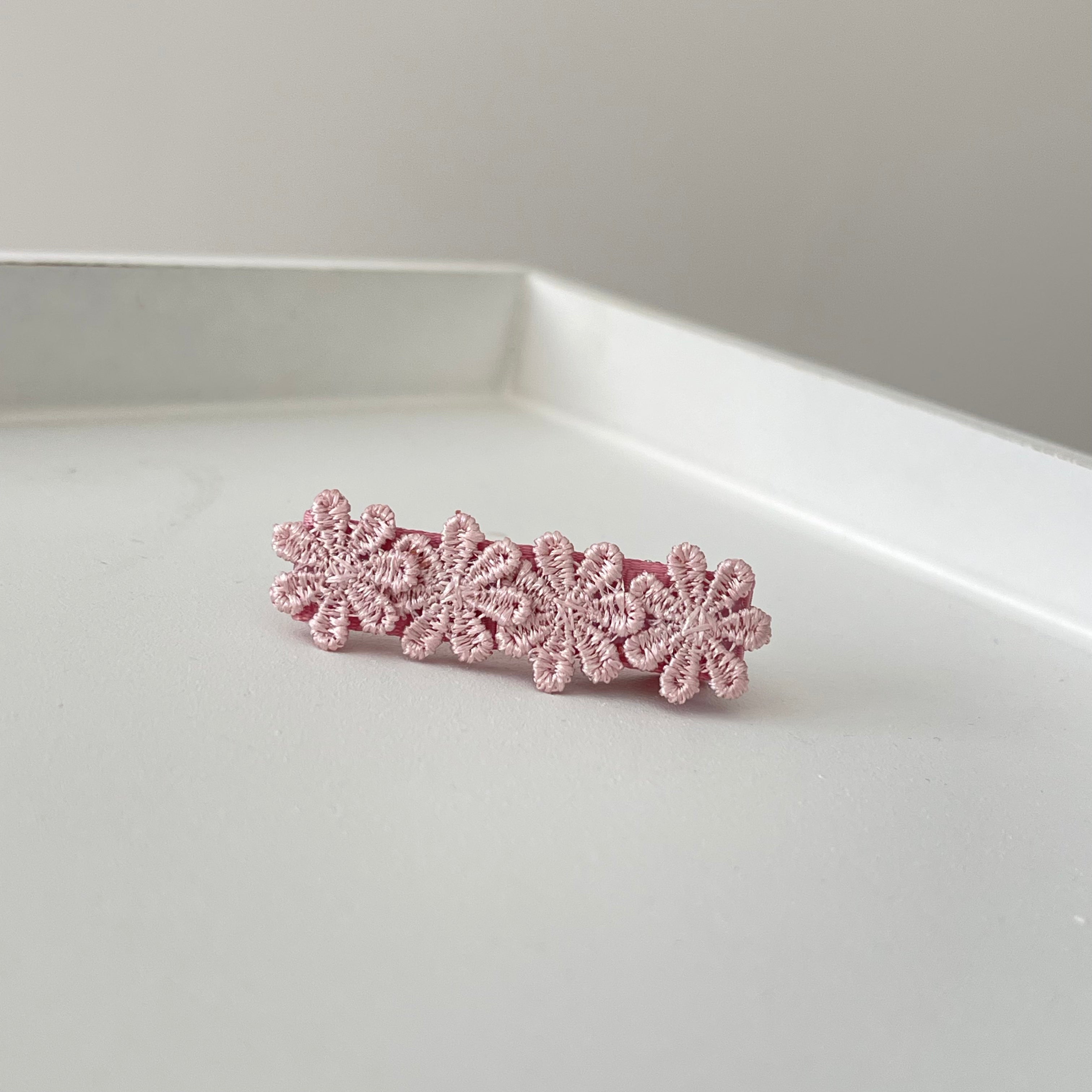 Dusky delicate daisy flowers | Clip or headband