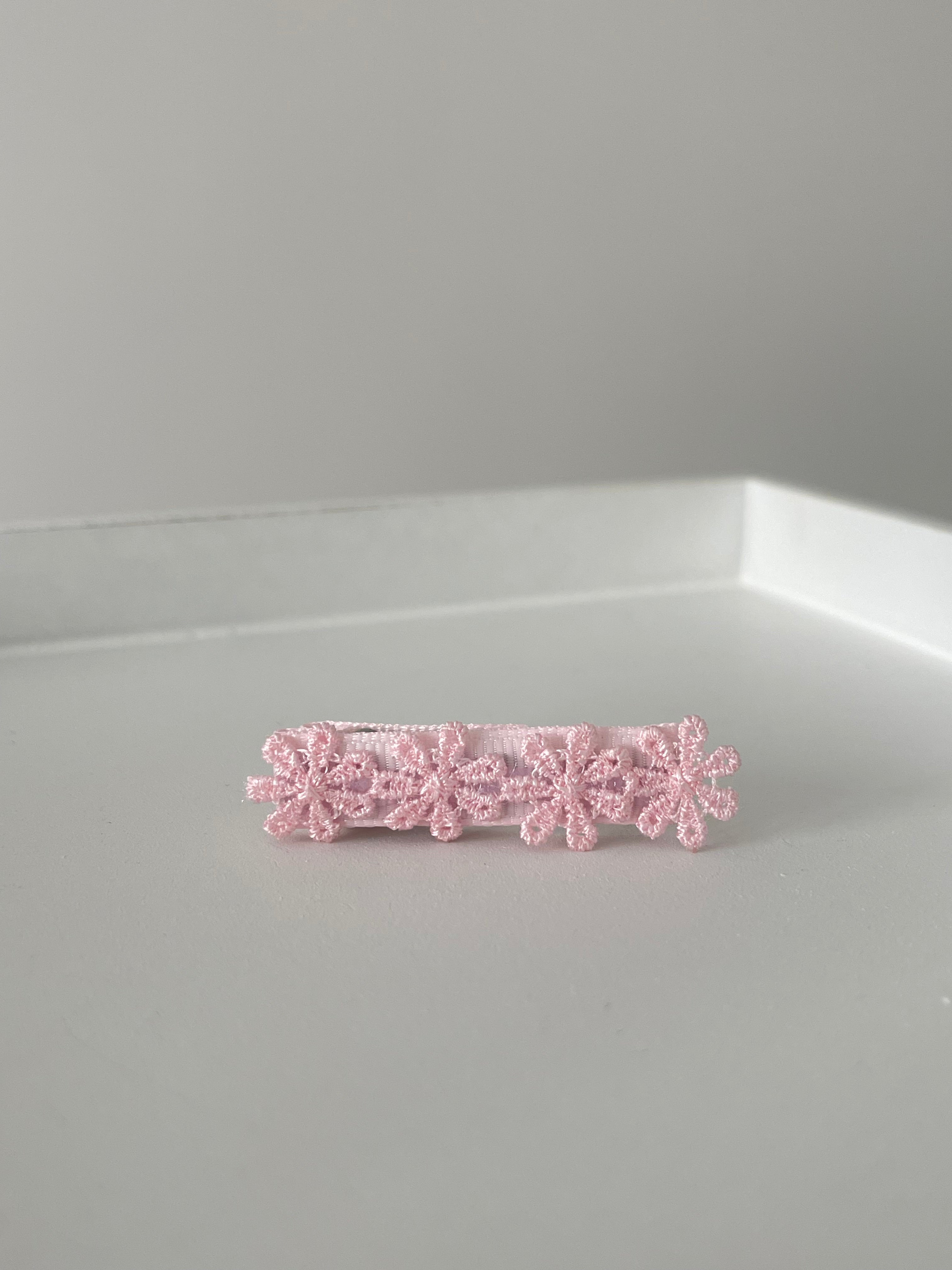 Delicate pink daisy flowers | Clip or headband